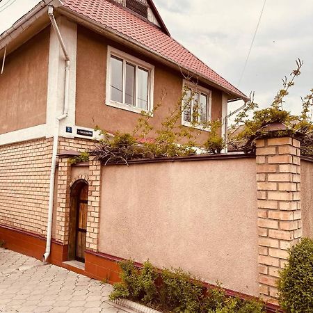 Guest House Crocus Bishkek Exterior foto